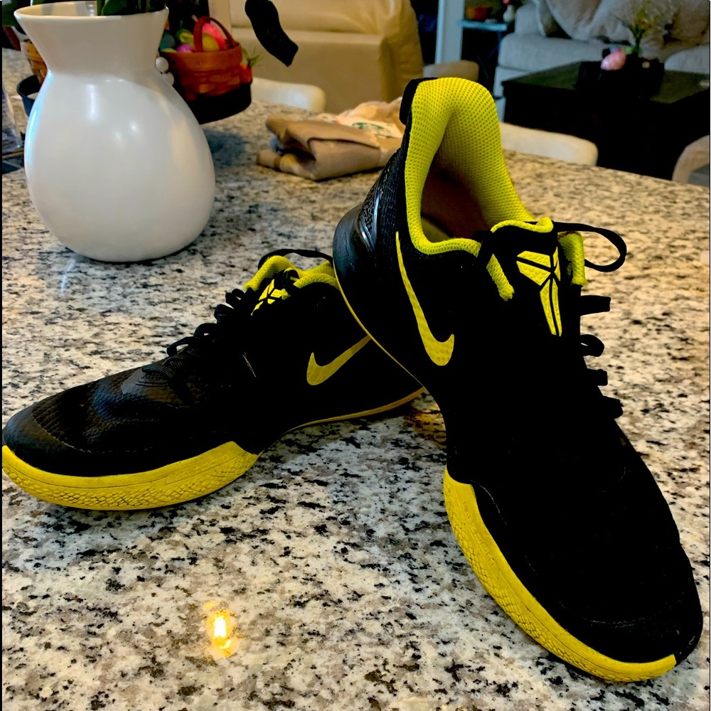 Mens Kobe Bryant Black Optimum Yellow. Size 9.5